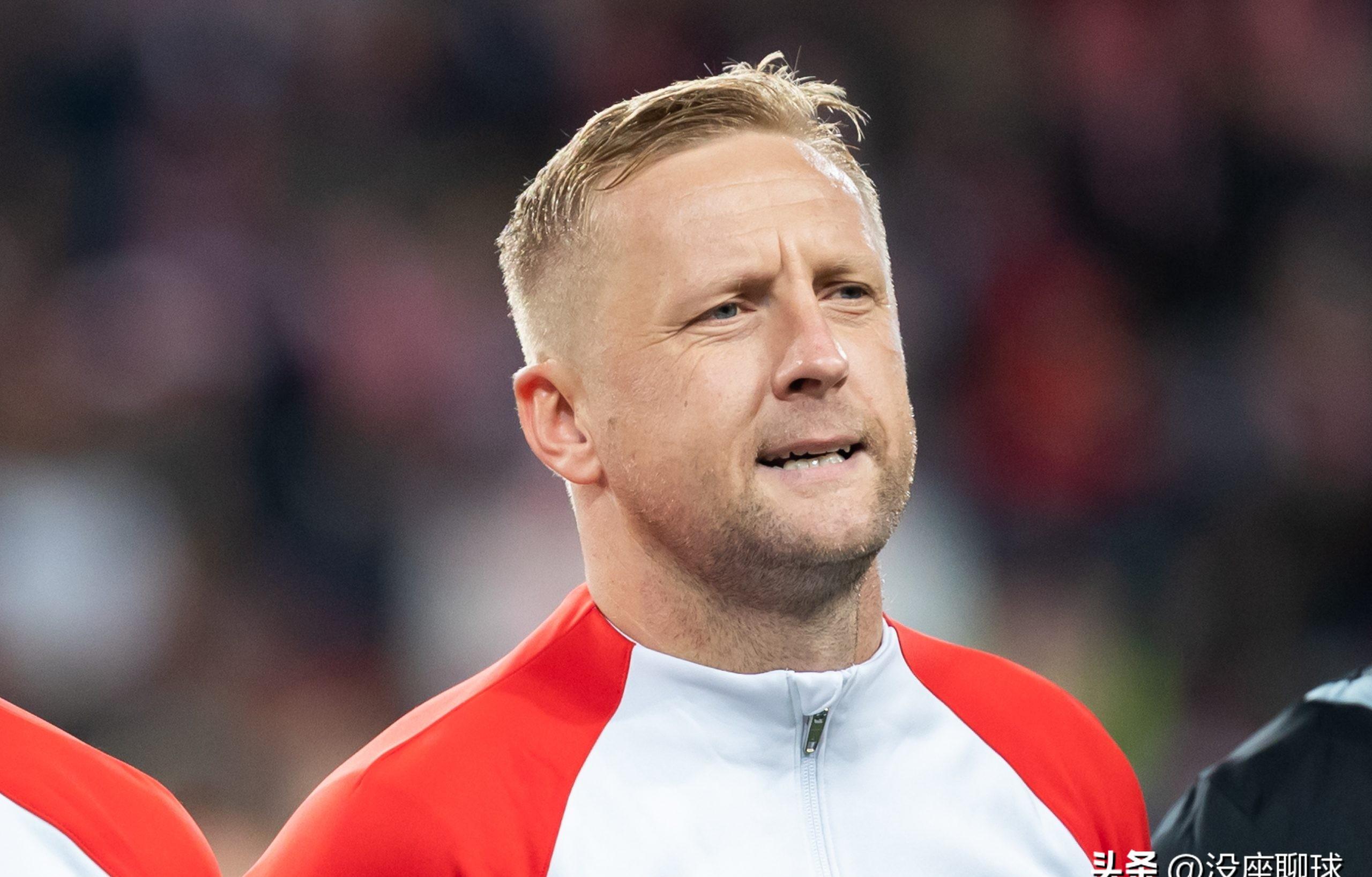 乐鱼APP-莱万多夫斯基在公牛比赛中败北，比赛规则变更引发热议！赛场气氛高涨-乐鱼APP